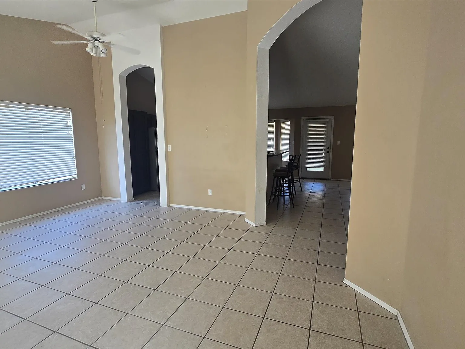 4 bed, 2.0 bath, 1904 sqft, $2,000 — Photo 3