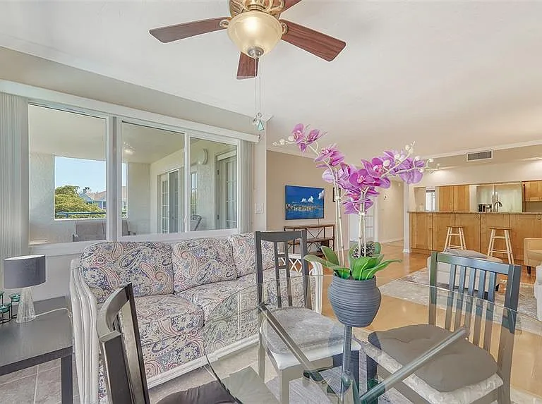 835 S Osprey Ave #201 — Photo 6