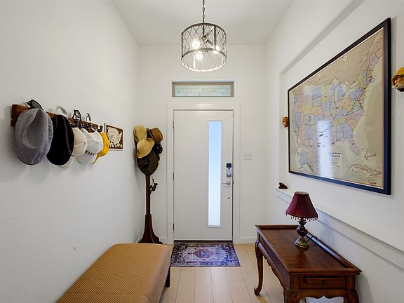 3rd image of 916 Chinati St