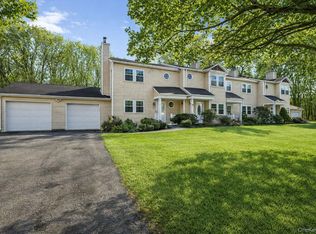8 Huntington Commons #8, Yaphank, NY 11980