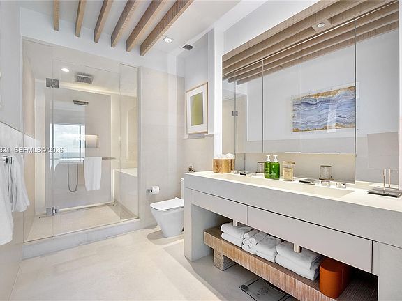 4th image of 102 24th St #Penthouse 1612