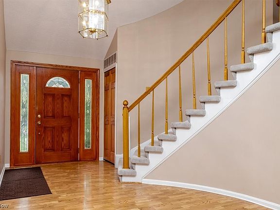 3rd image of 17561 Fairfax Ln