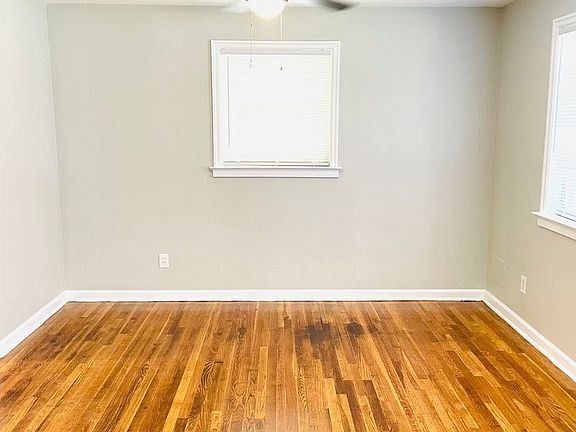 2nd image of 136 Kent St