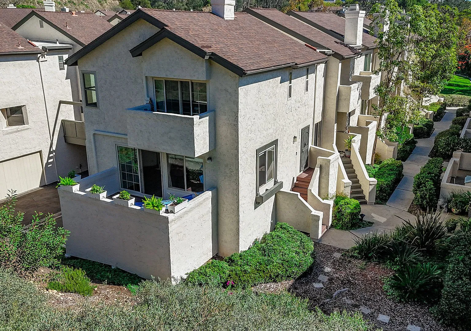 Beautifully Updated Townhome in North Rim San Diego — Photo 2