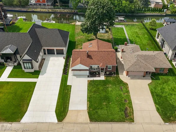22510 Ardmore Park Dr, Saint Clair Shores, MI 48081