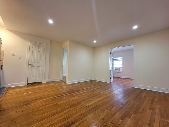 2nd image of 111 E 26th St #D94