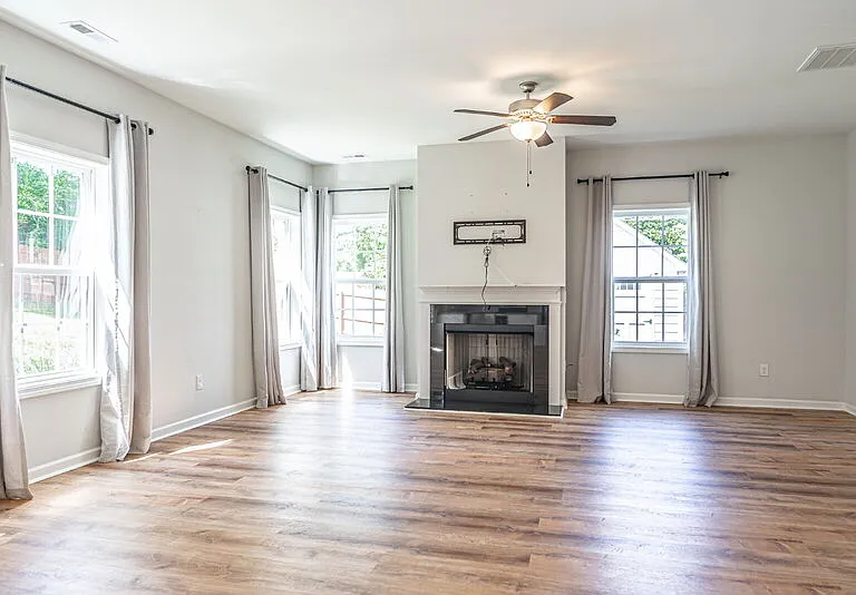 130 Henley Pl — Photo 4