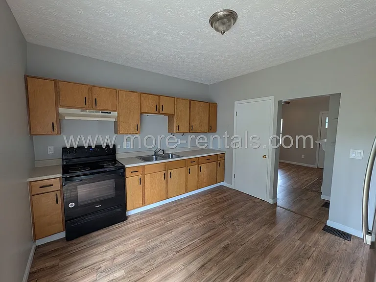 554 E Gates St — Photo 5