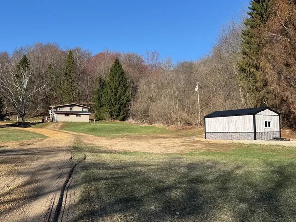 S7165 Lake Road, Hillpoint, WI 53937