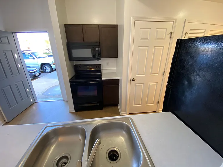 404 Jefferson St — Photo 8
