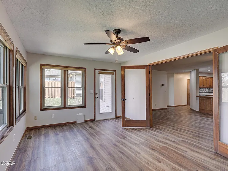 222 W Briarbrook Ln — Photo 5