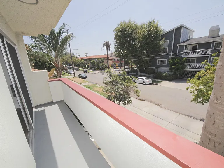 10615 Rose Ave — Photo 22
