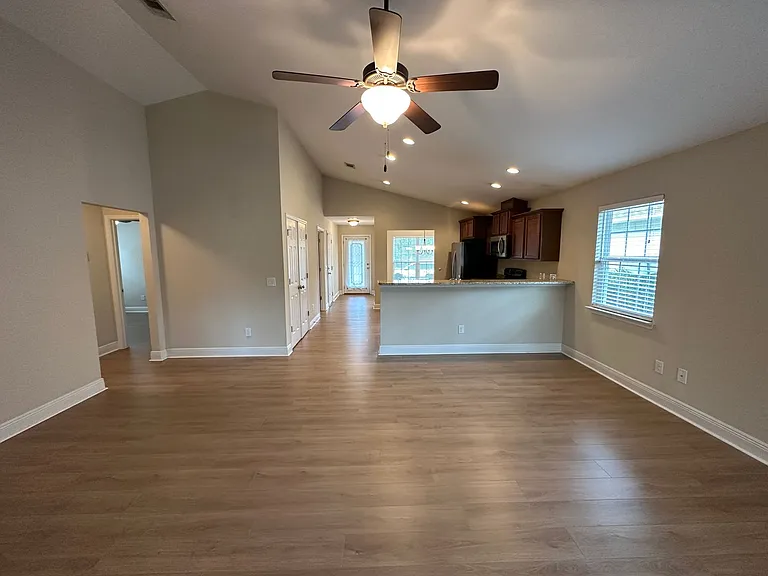 5085 Teresa Dr — Photo 2