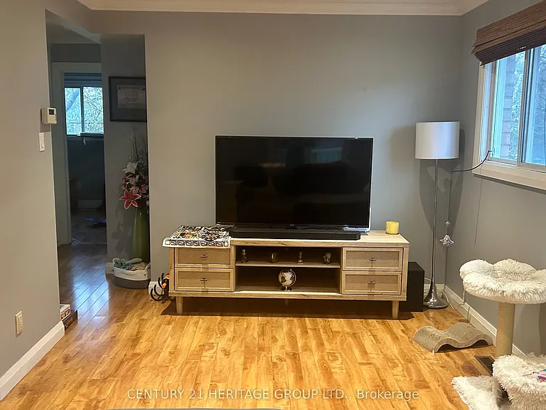 121 Heydon Ave — Photo 8