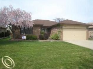 3547 Pipers Glen Dr, Sterling Heights, MI 48310