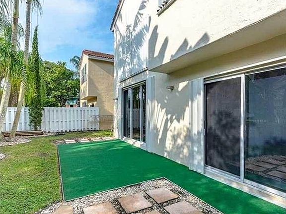 2nd image of 946 Jade Ct