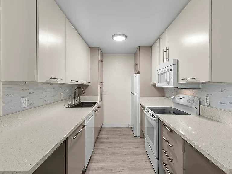 8338 Regents Rd #2O — Photo 11