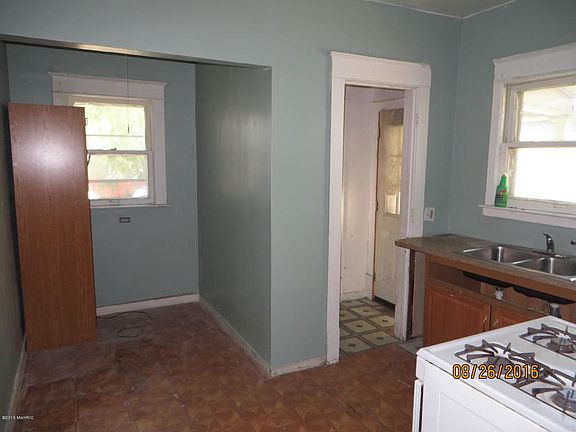 5th image of 1441 Lafayette Ave SE