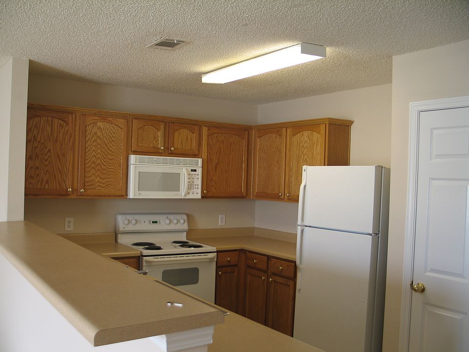2nd image of 550 Parkway Rd