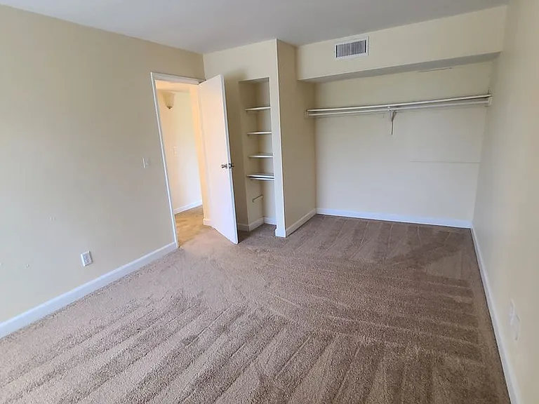 Abbott Acres Apartments — Photo 18