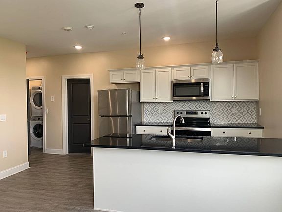 5th image of 29 Elk St #8