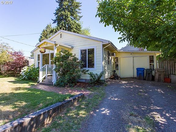 2nd image of 2202 SE Pinelane St