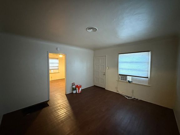 3rd image of 1605 Howard Ave #B