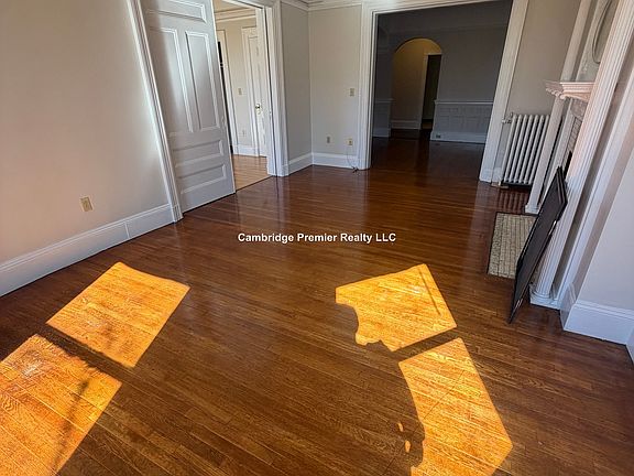 4th image of 9 Ellery St APT 3