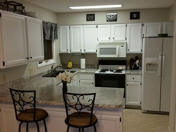 3rd image of 919 E Birch Dr