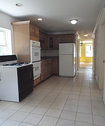 4th image of 9425 S Burnside Ave #1