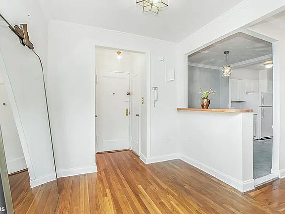 5th image of 512 Kappock St APT 2J