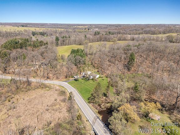 3rd image of 956 Prairie Creek Rd