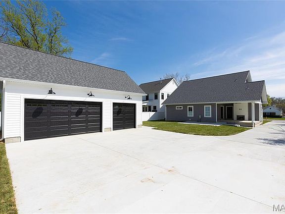 3rd image of 705 W Lockwood Ave