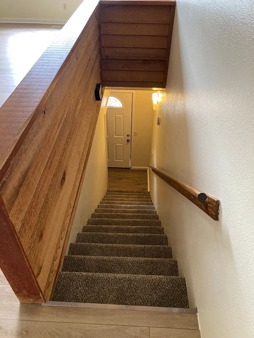 2 Bedroom Duplex in Southeast Eugene — Photo 3