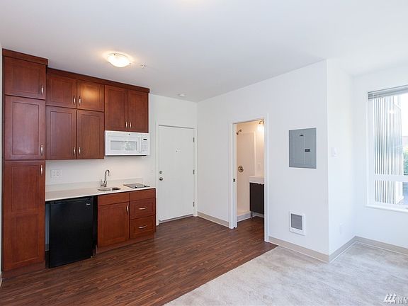 4th image of 4724 22nd Ave NE APT 204