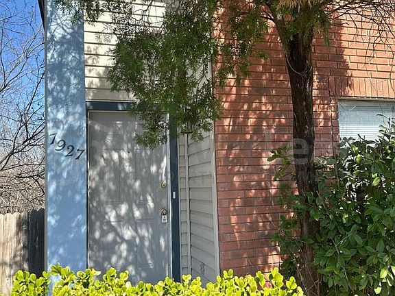 3rd image of 7927 Chestnut Barr Dr
