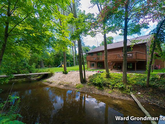 3rd image of 13936 Windemere Dr NW