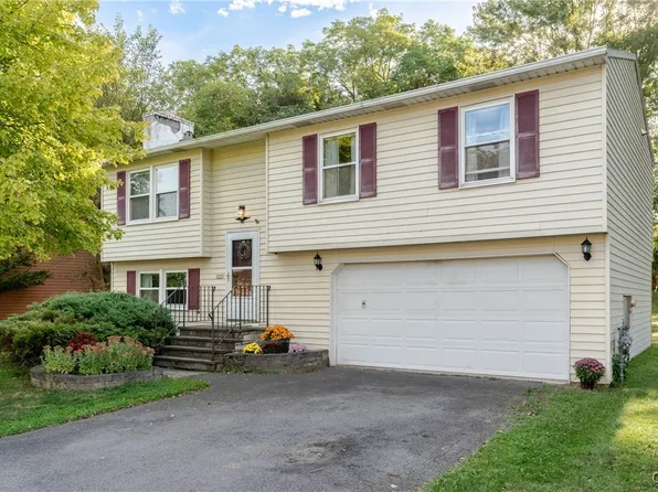 6271 Tobinlea Cir, East Syracuse, NY 13057