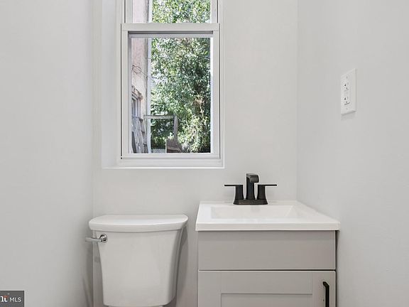 4th image of 1039 E Chelten Ave