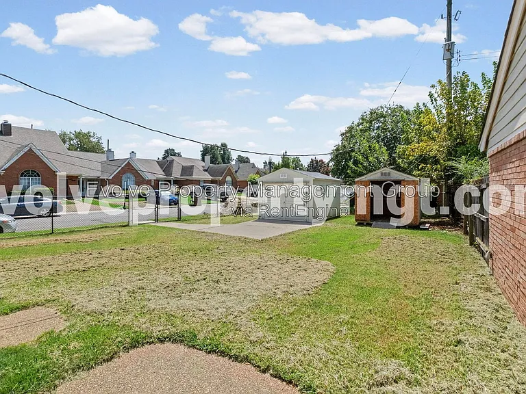 8363 Creek Front Dr — Photo 21
