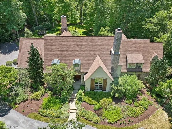 2202 Charles Ln, Akron, OH 44333