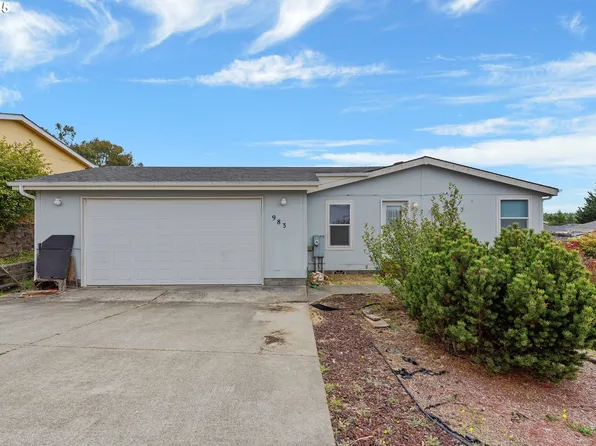 983 Plymouth Ave, Coos Bay, OR 97420