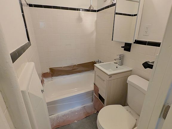 5th image of 307 W 29th St APT 4A