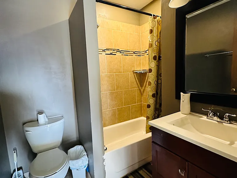 Upper Level 2nd Bathroom