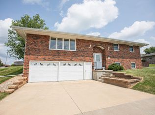 266 Rosalyn Ave, Dickeyville, WI 53808
