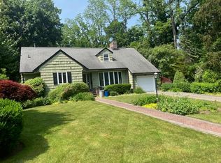 24045 Little Neck Rd, Flushing, NY 11363