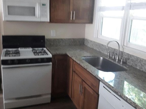 4th image of 2411 26th St APT 2