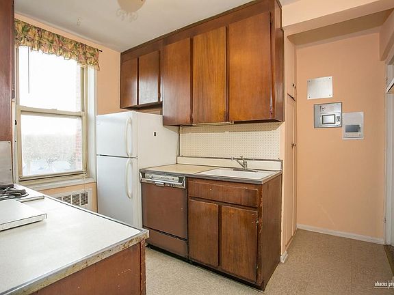 5th image of 2711 Avenue X APT 3B