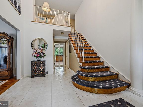4th image of 1405 Clive Cir