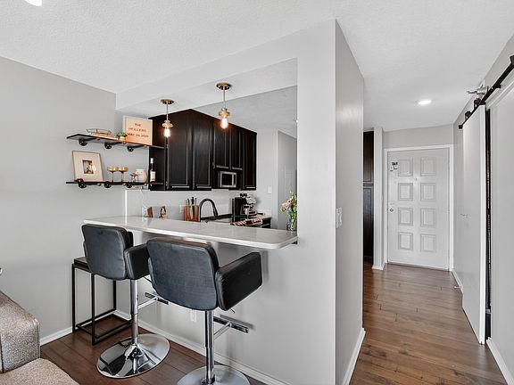 5th image of 300 Walnut St Unit 604